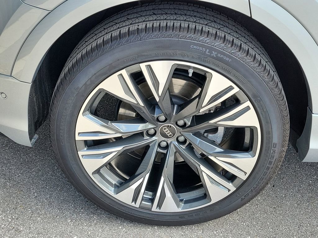 Used 2024 Audi Q8 Premium image 14