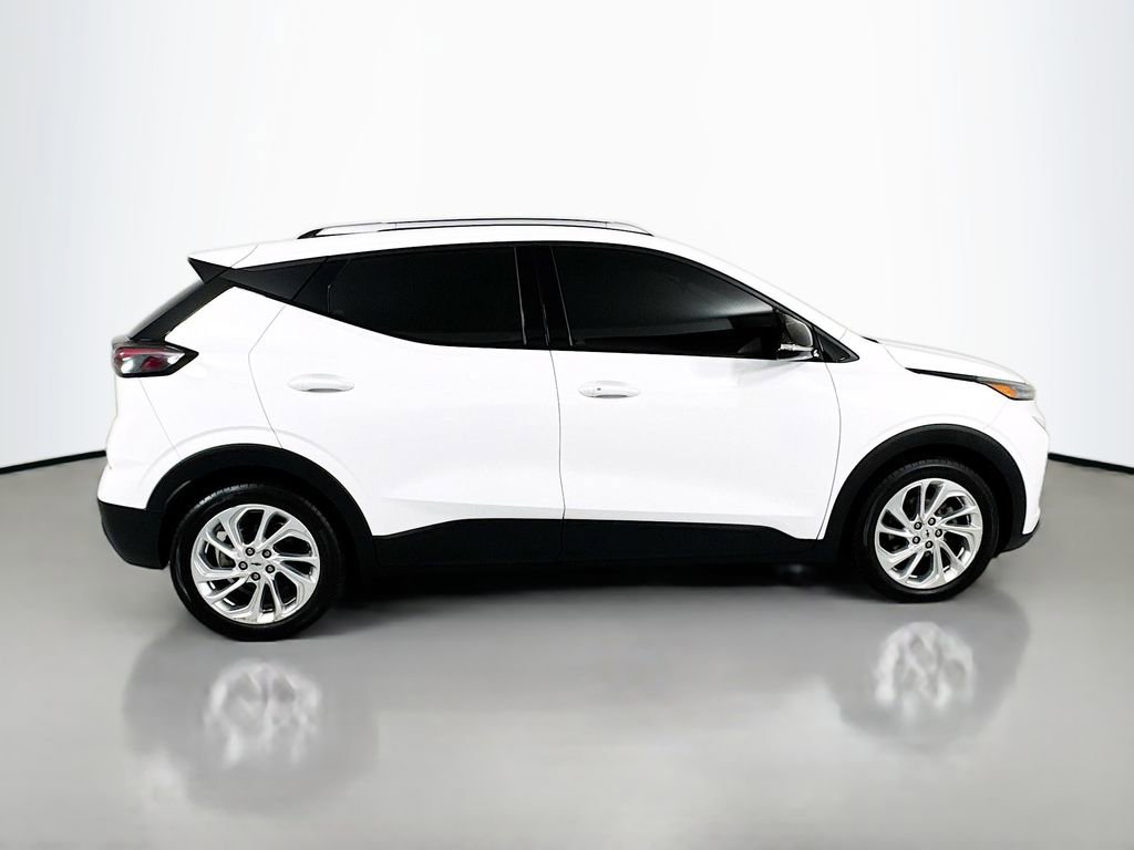 Used 2023 Chevrolet Bolt EUV LT w/ Driver Confidence Package image 9