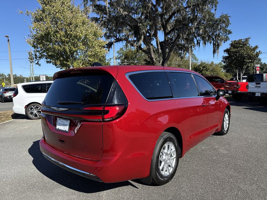 New 2026 Chrysler Pacifica Select image 3