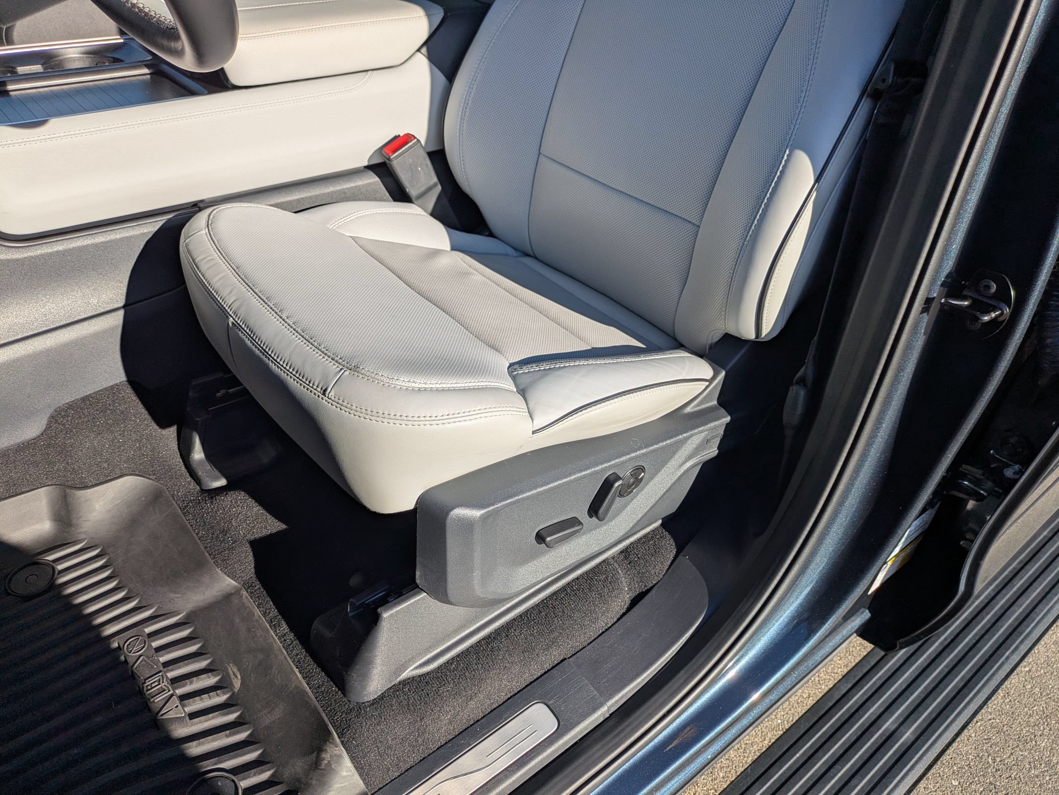 Certified 2025 Ford Expedition Max Platinum w/ Platinum Ultimate Package AWD/4WD image 13