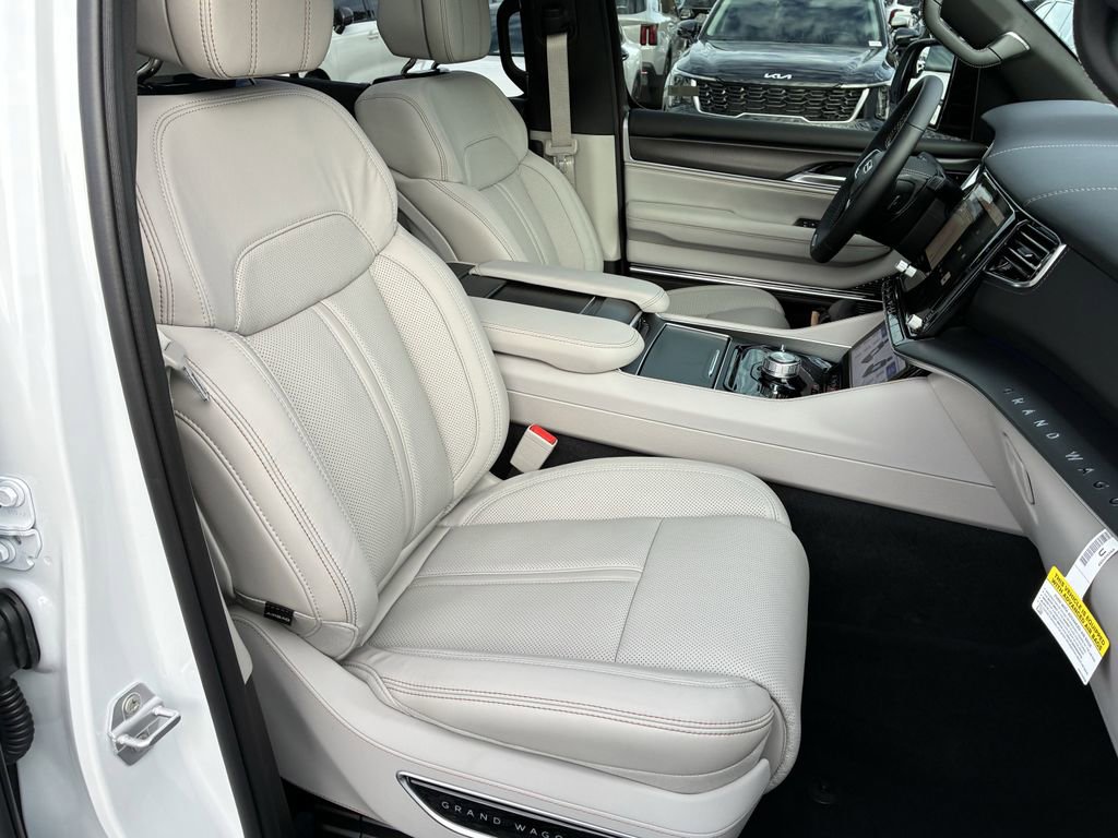 New 2026 Jeep Grand Wagoneer Summit image 39