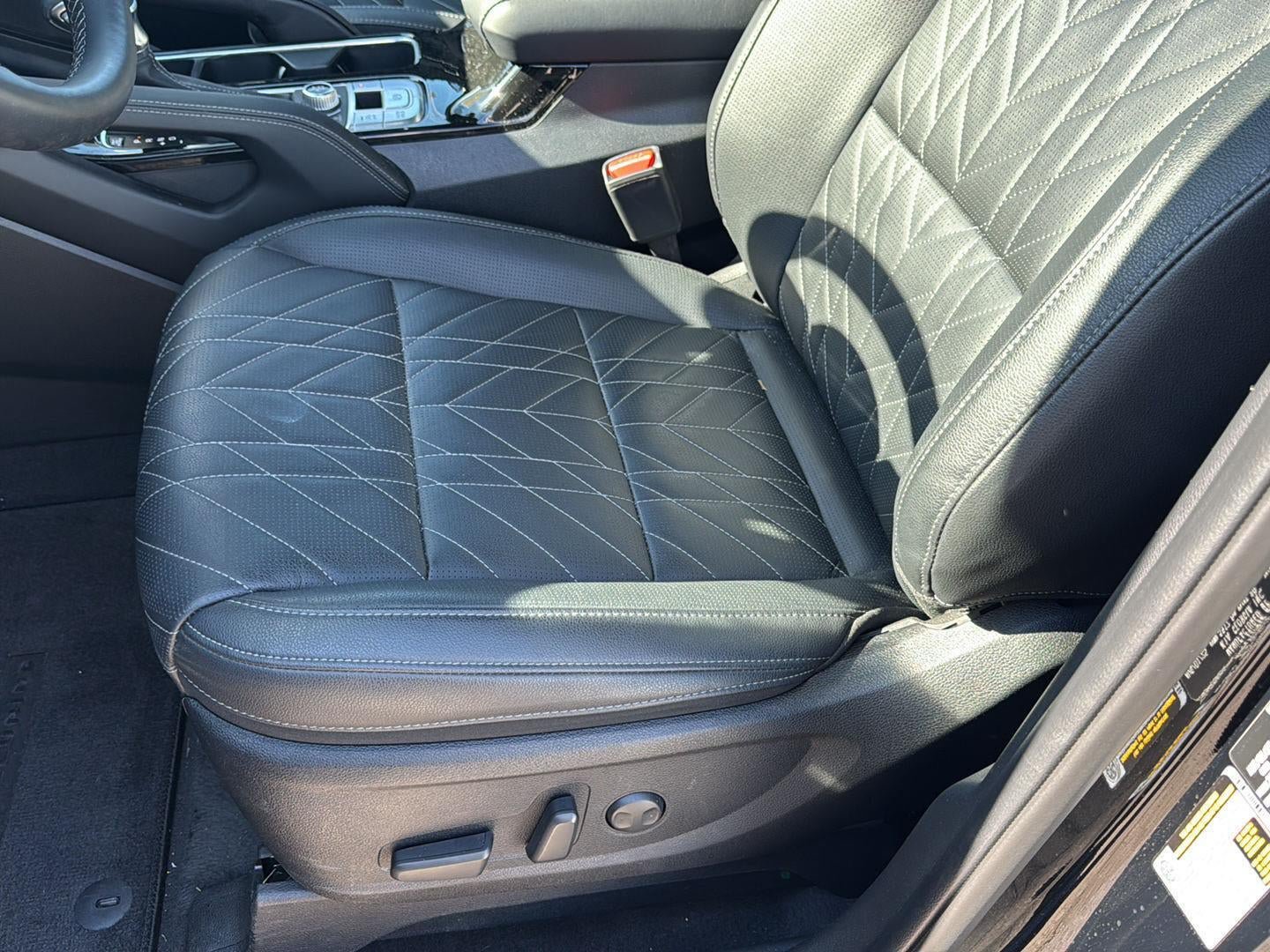 Used 2025 Kia Telluride AWD image 17