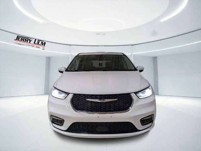 Used 2023 Chrysler Pacifica Touring-L FWD image 8