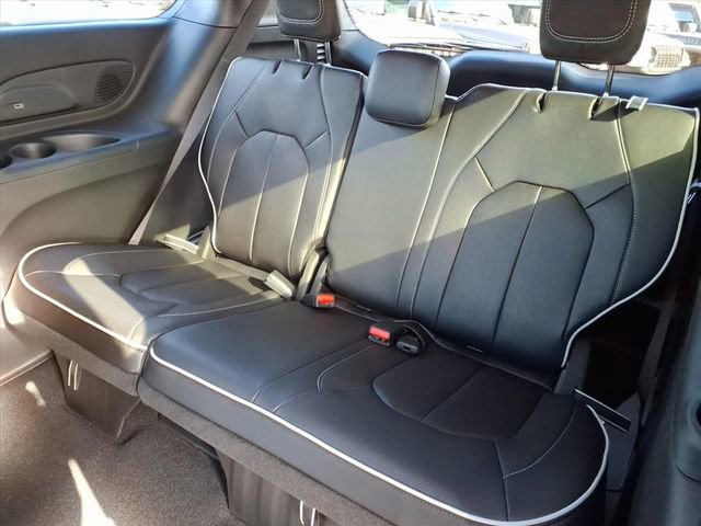 New 2026 Chrysler Pacifica Limited w/ S Appearance Package AWD/4WD image 10