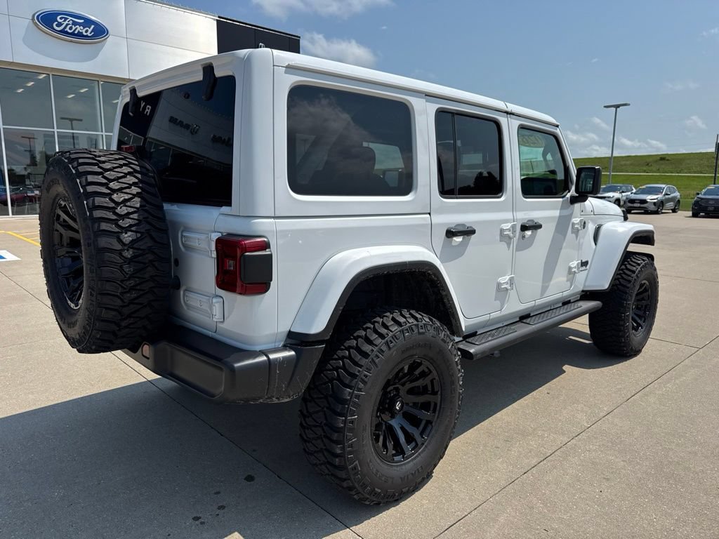 Used 2026 Jeep Wrangler Unlimited Sahara AWD/4WD image 11