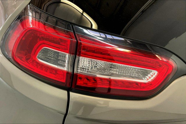 Used 2017 Jeep Cherokee Latitude image 28