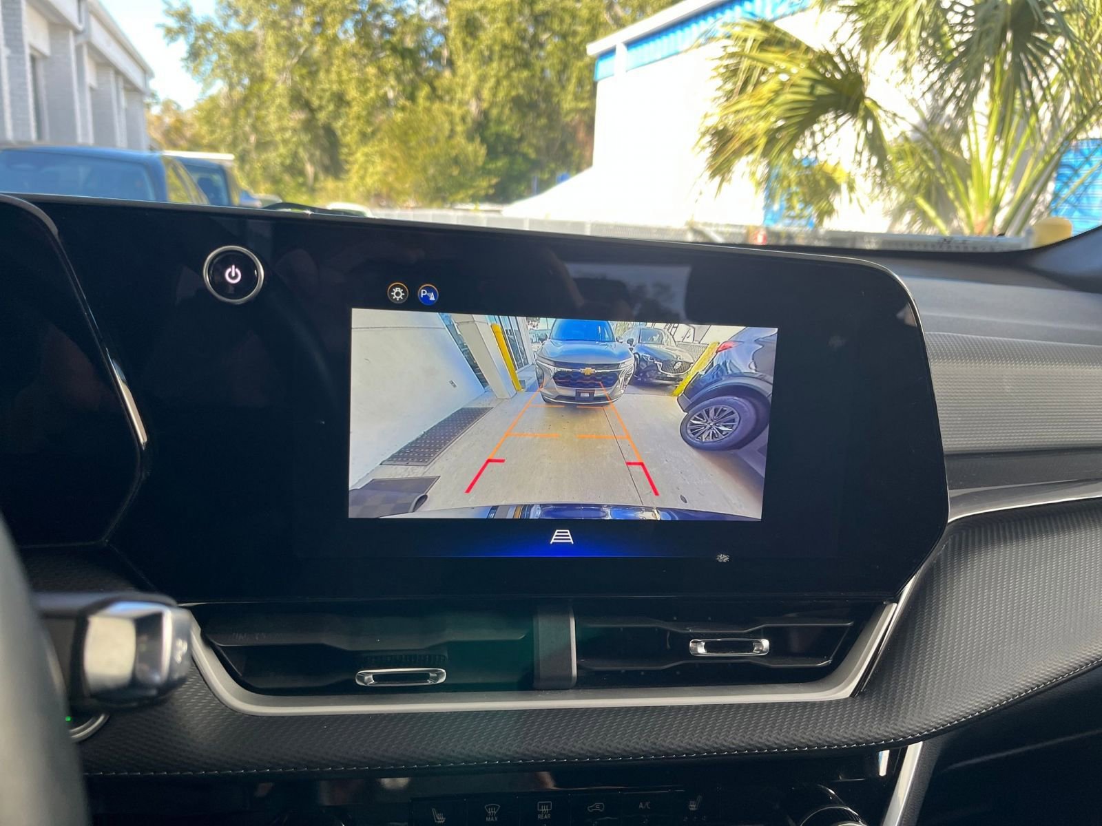 Used 2025 Chevrolet Equinox LT image 24