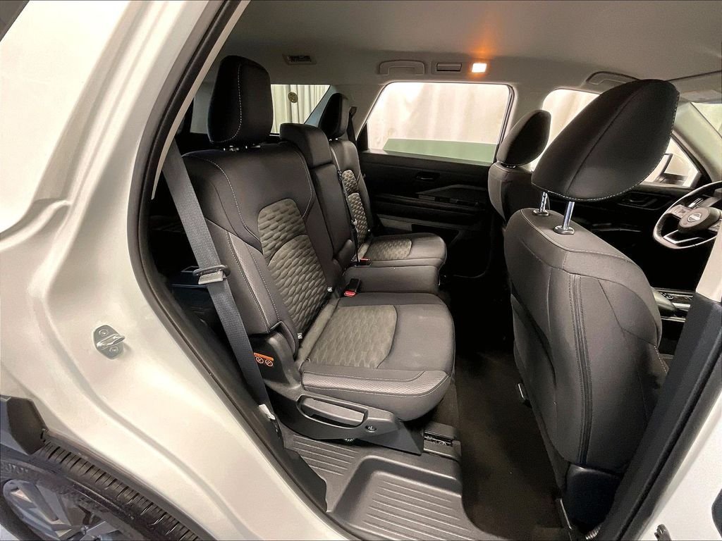 Used 2024 Nissan Pathfinder SV w/ Black Appearance Package AWD/4WD image 16