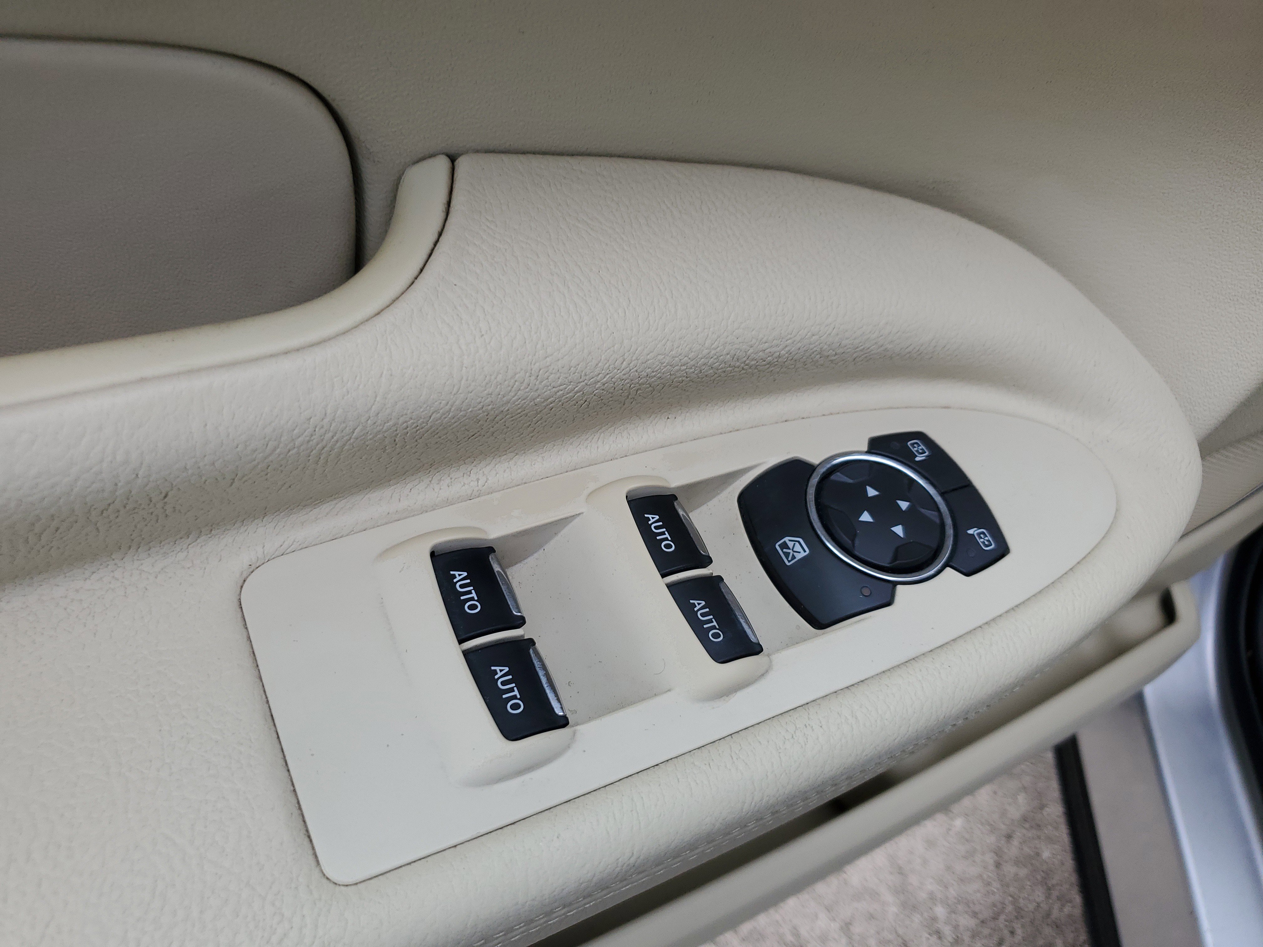 Used 2018 Lincoln MKT AWD w/ Technology Package image 16