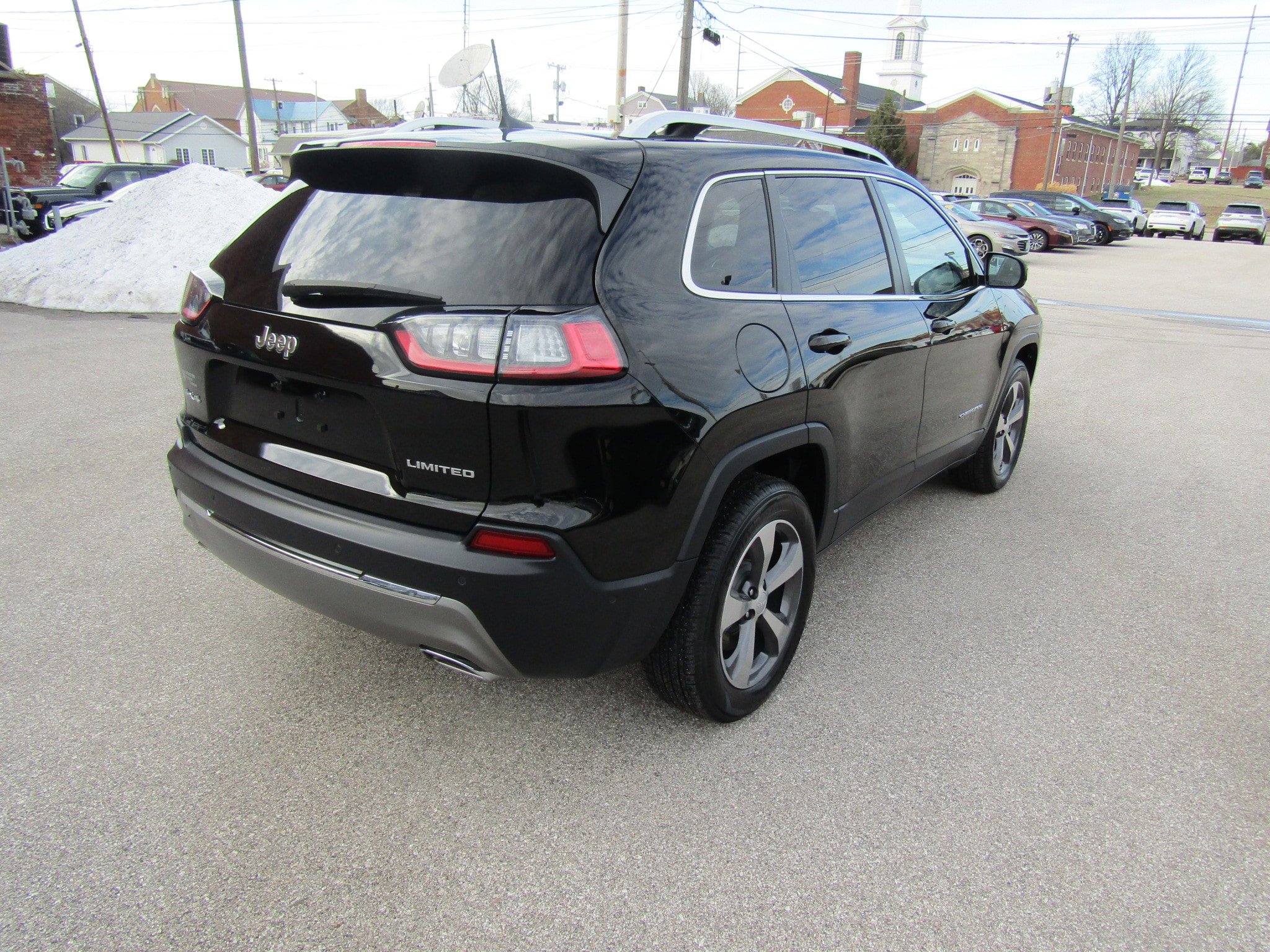 Used 2019 Jeep Cherokee Limited w/ Luxury Group image 3