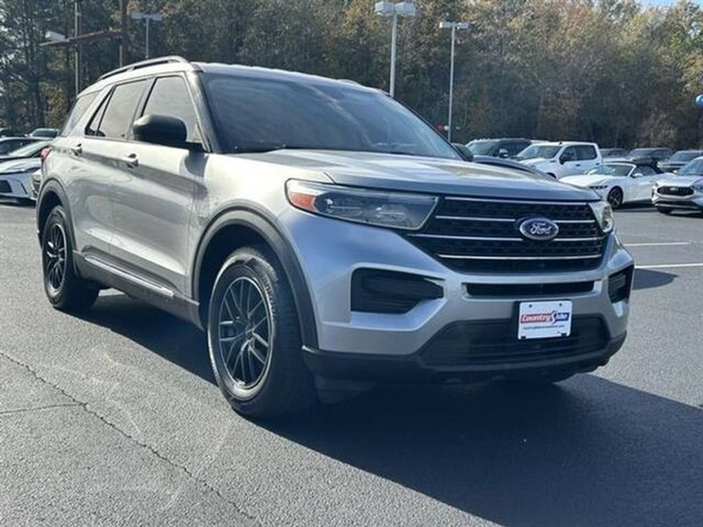 Used 2020 Ford Explorer XLT w/ Comfort Package RWD image 2