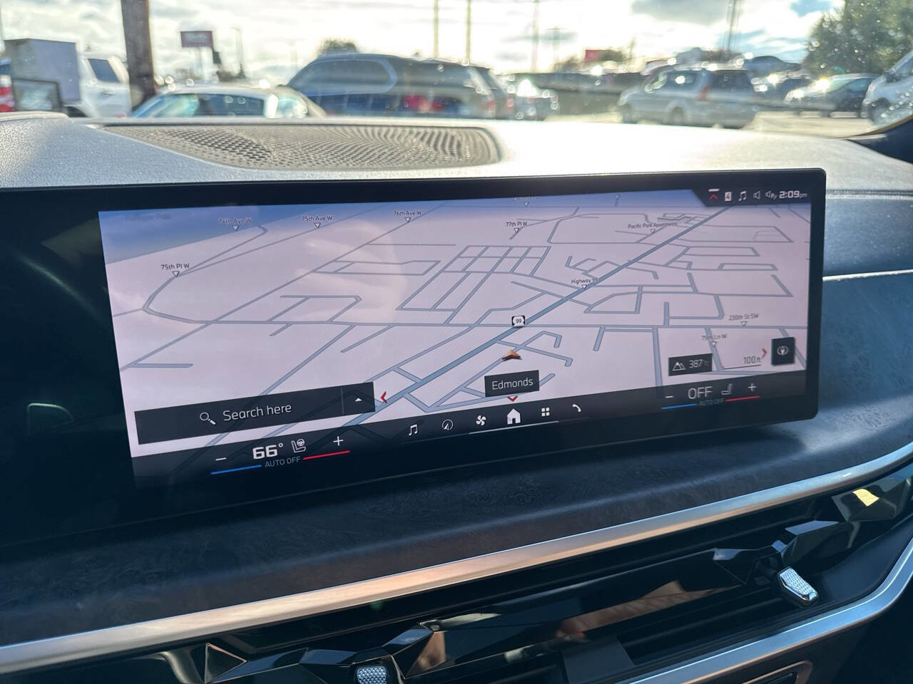 Used 2024 BMW X7 M60i w/ Executive Package image 51