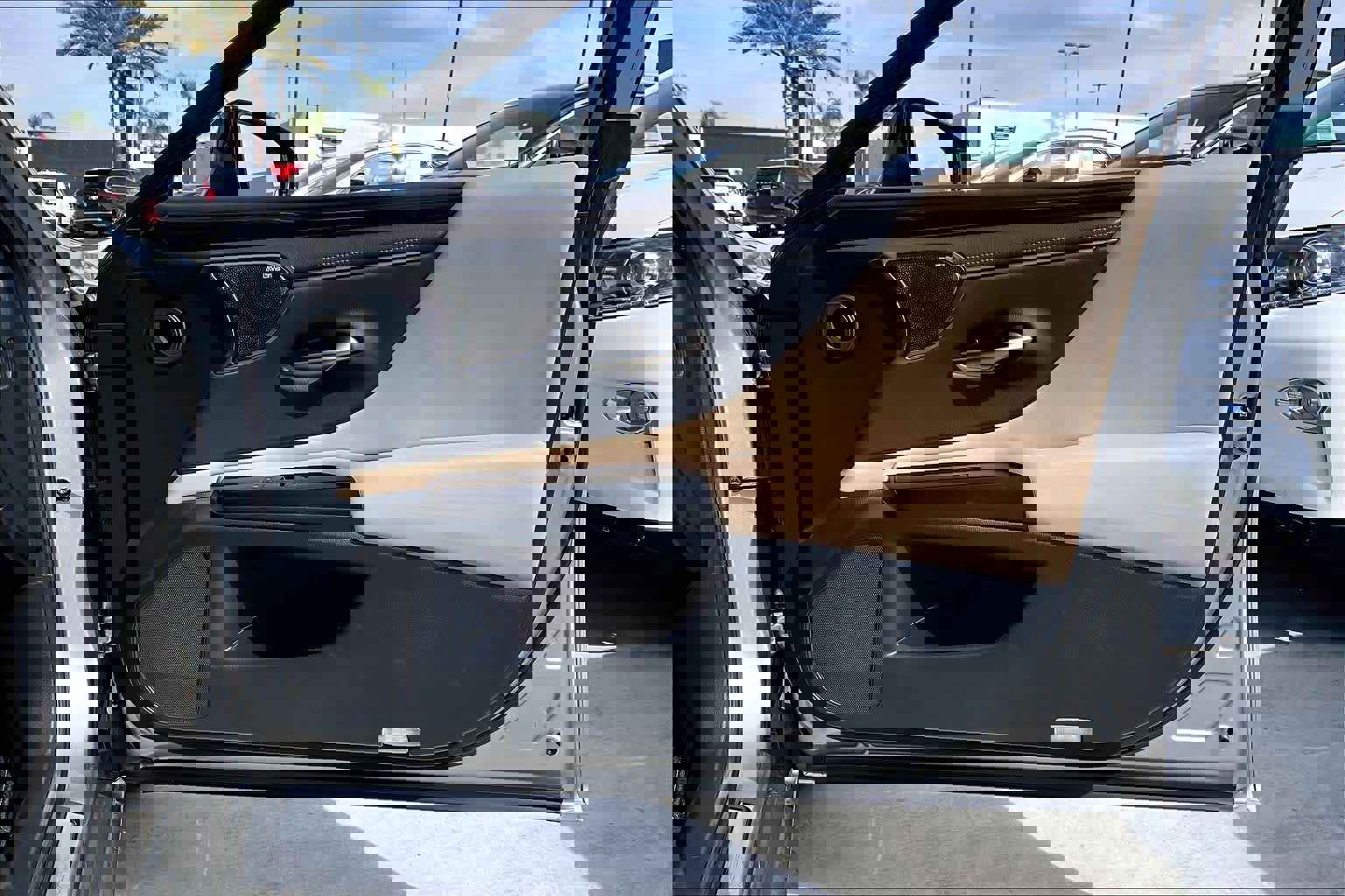 Used 2019 Lexus ES 350 Ultra Luxury w/ Accessory Package image 22