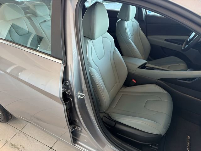 Used 2025 Hyundai Elantra Limited image 18