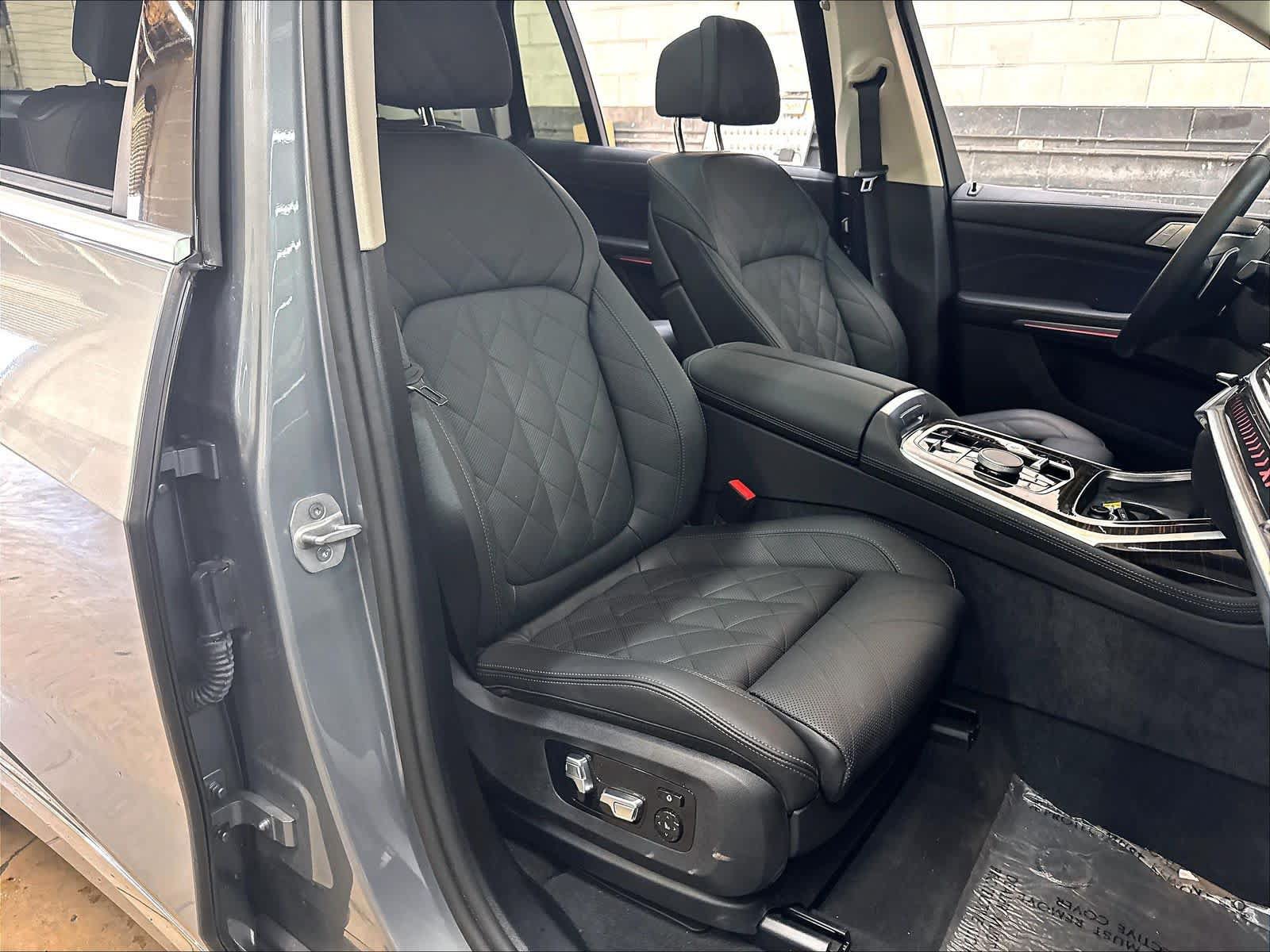 Used 2026 BMW X7 xDrive40i w/ Premium Package AWD/4WD image 10