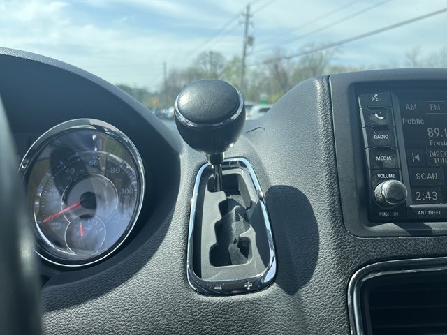 Used 2014 Chrysler Town & Country Touring FWD image 25