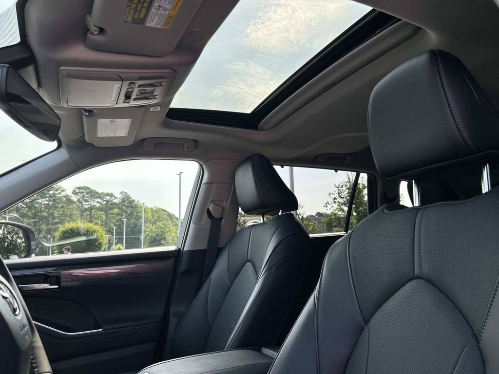 New 2026 Toyota Highlander Limited AWD/4WD image 30