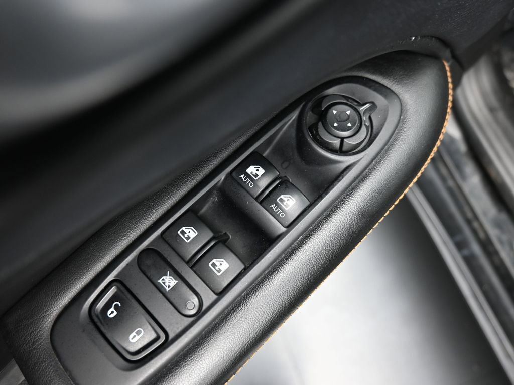 Used 2018 Jeep Compass Limited w/ Navigation Group AWD/4WD image 31