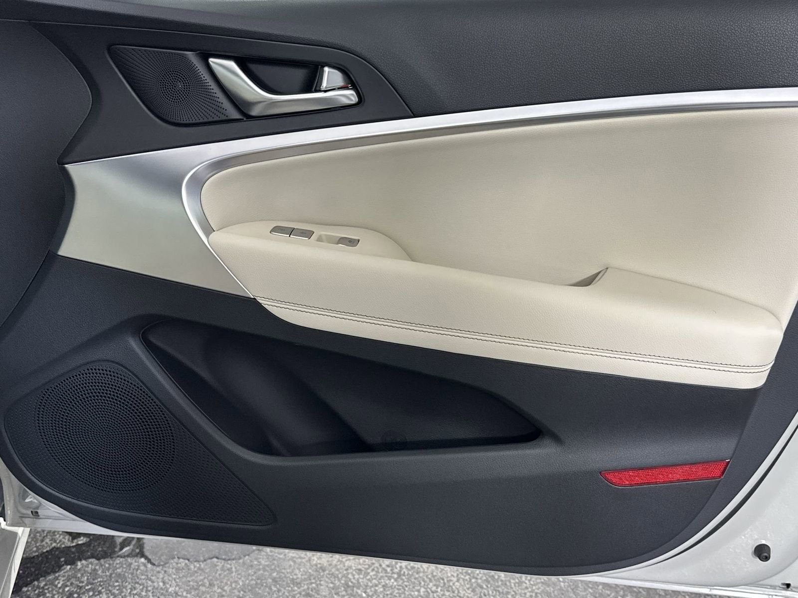 Used 2026 Genesis G70 2.5T image 35
