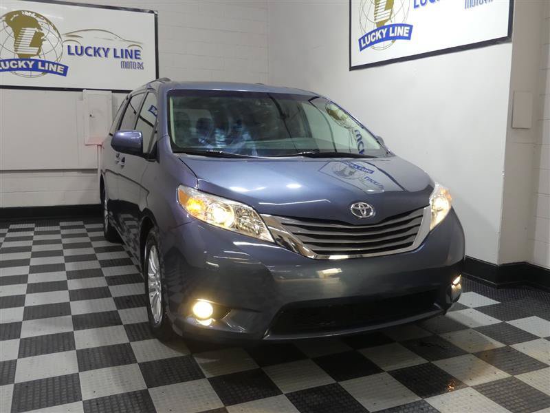 Used 2015 Toyota Sienna XLE FWD image 5