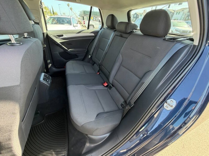 Used 2016 Volkswagen Golf SE FWD image 14