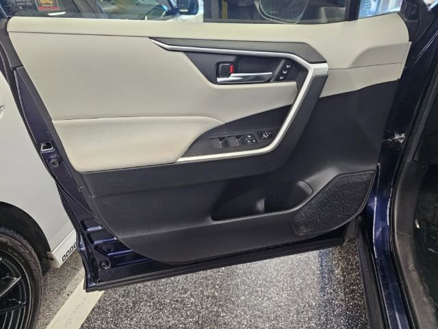 Used 2022 Toyota RAV4 XLE Premium image 29
