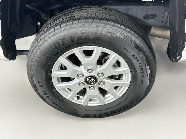 Used 2025 Toyota Tacoma SR5 AWD/4WD image 37