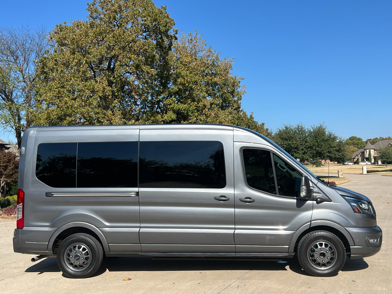 Used 2022 Ford Transit 250 Medium Roof AWD image 11