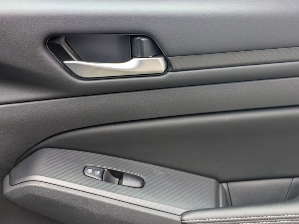 Used 2025 Nissan Altima 2.5 SV image 29