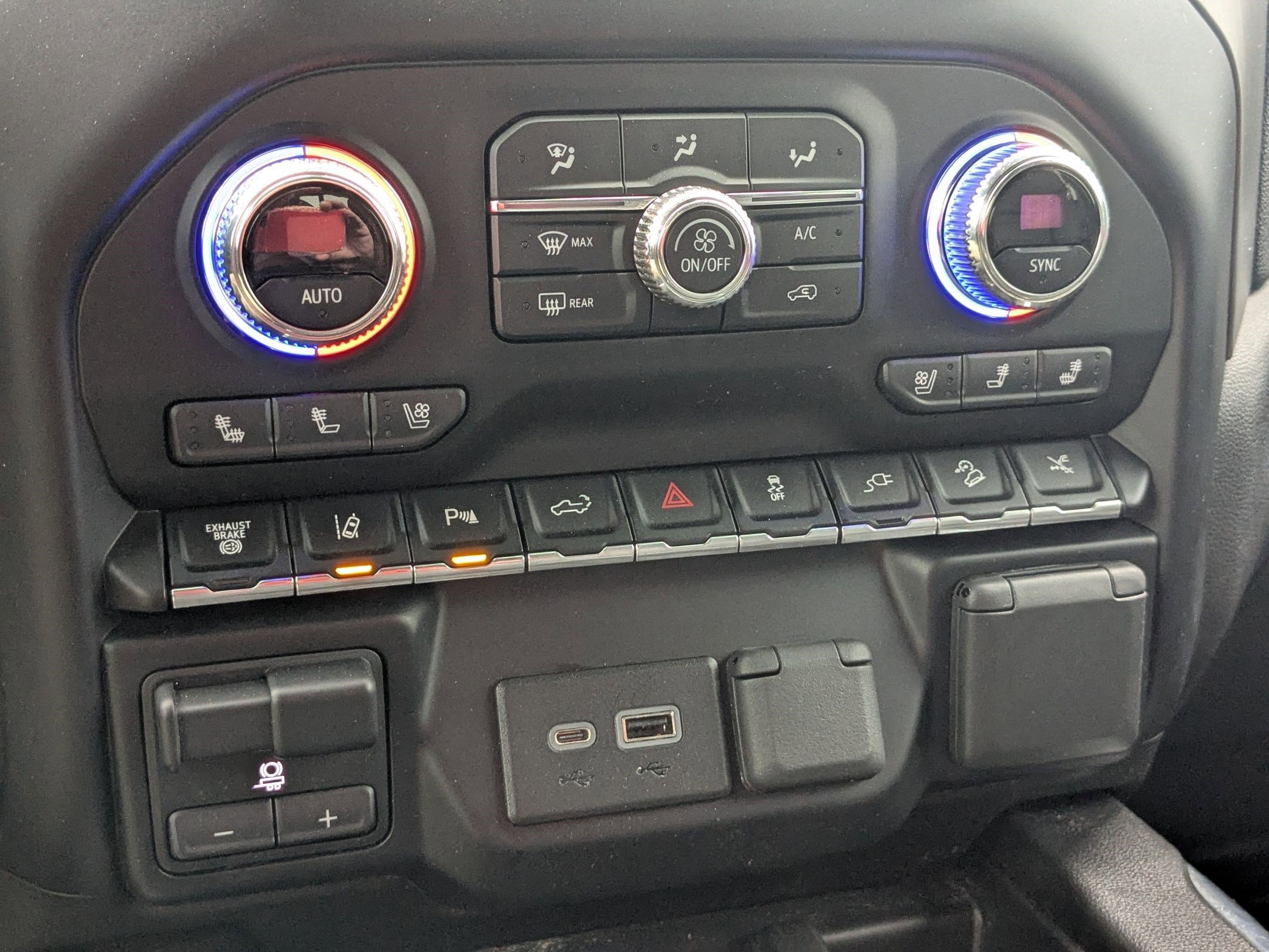 Used 2022 GMC Sierra 3500 Denali w/ Denali Ultimate Package image 27