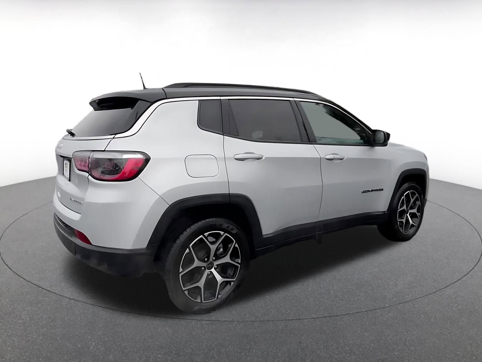 Used 2025 Jeep Compass Limited image 14