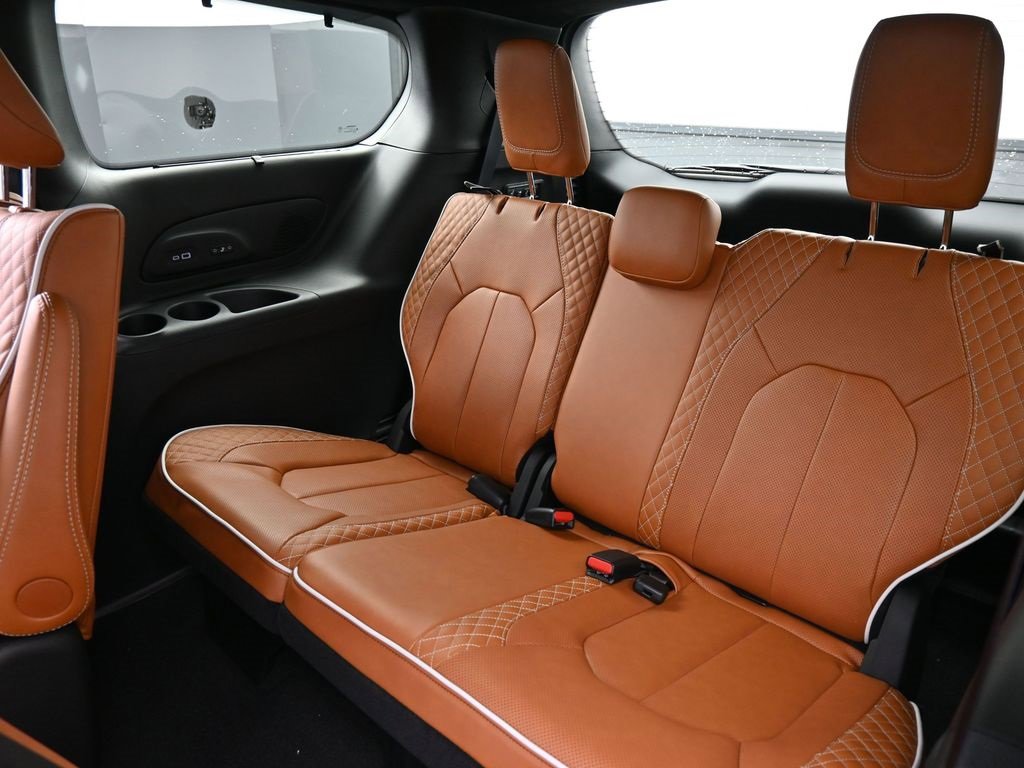 New 2026 Chrysler Pacifica Pinnacle image 14