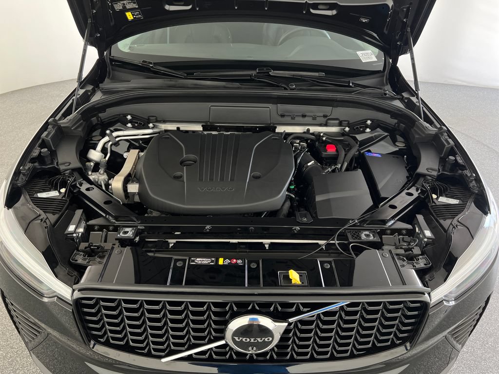 Used 2024 Volvo XC60 B5 Plus AWD/4WD image 24