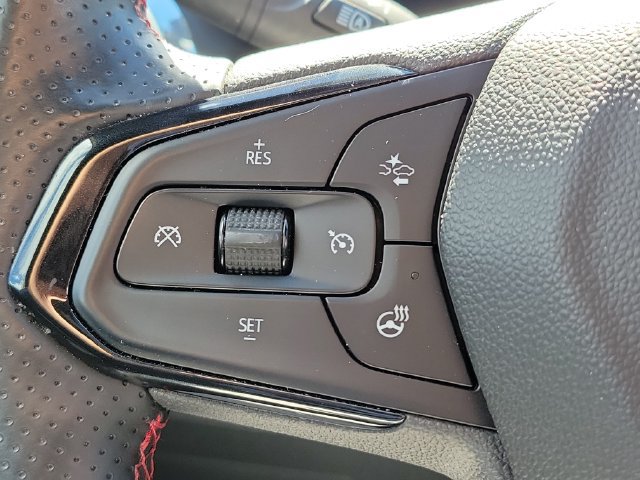 Used 2025 Chevrolet Trax RS FWD image 25