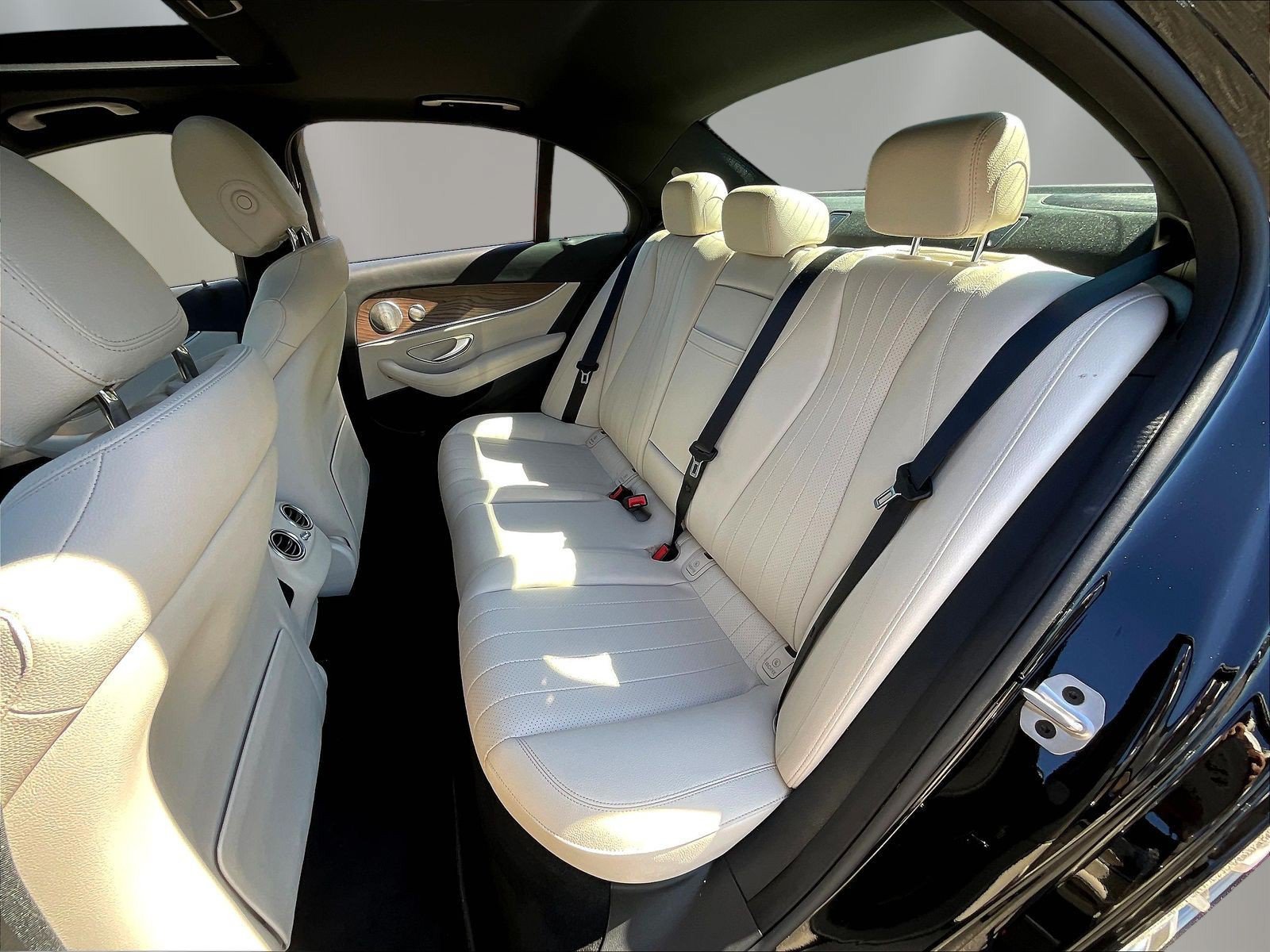 Used 2022 Mercedes-Benz E 350 Sedan image 24