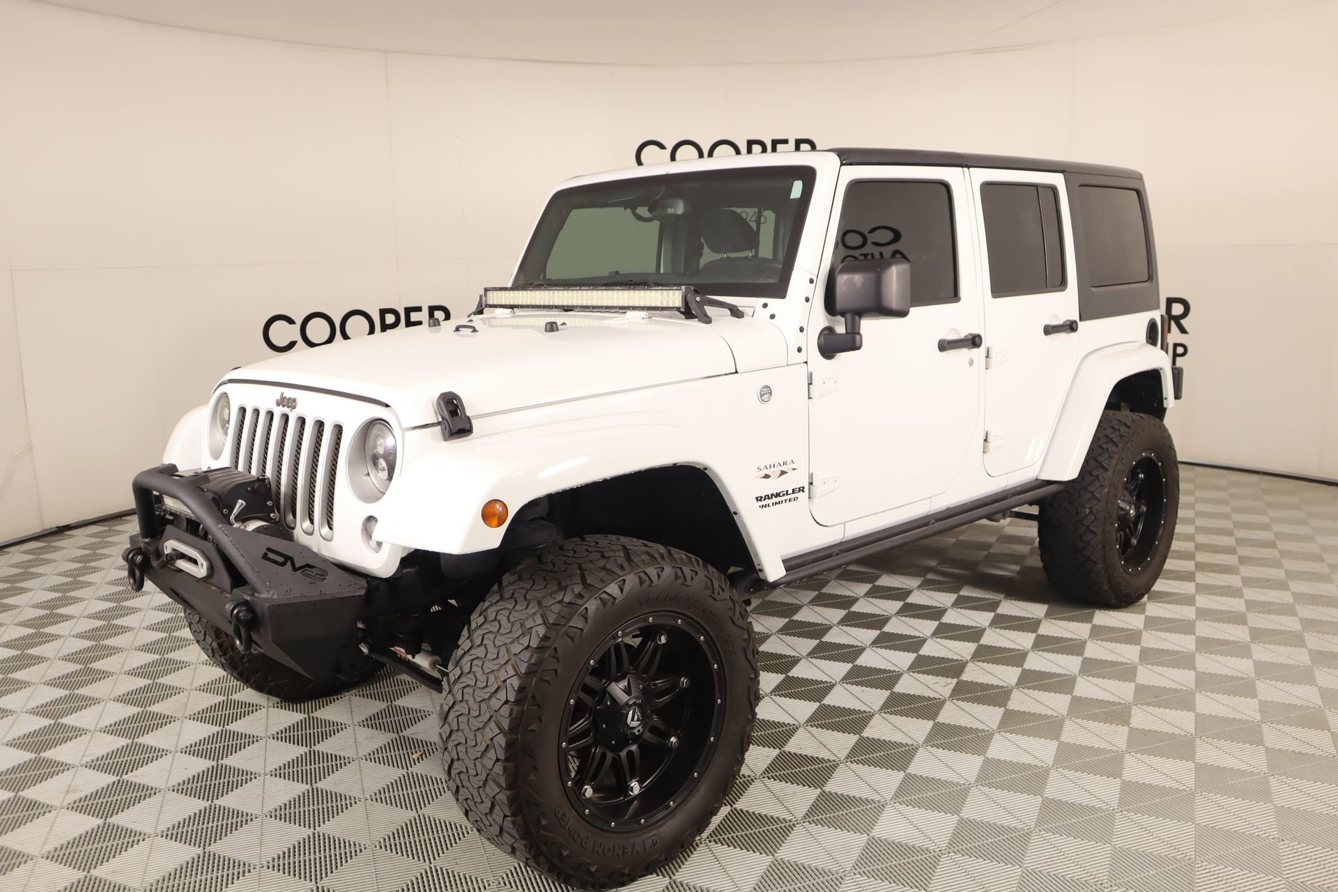 Used 2017 Jeep Wrangler Unlimited Sahara image 9