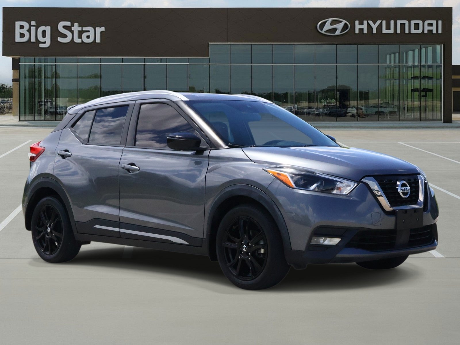 Used 2020 Nissan Kicks SR w/ SR Premium Package FWD image 6