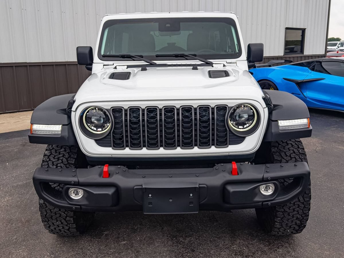 Used 2025 Jeep Wrangler Unlimited Rubicon AWD/4WD image 5