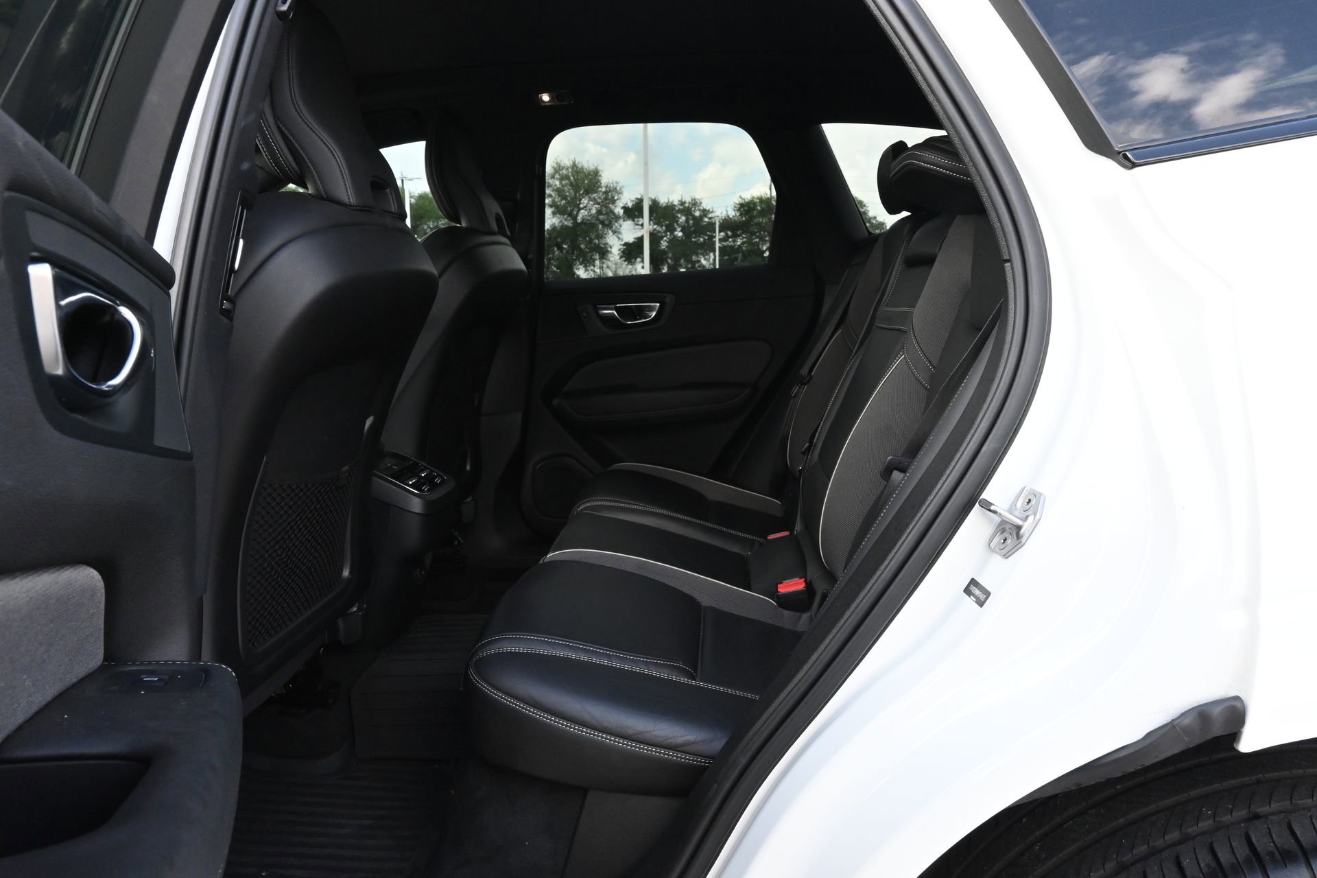 Used 2021 Volvo XC60 T5 R-Design w/ Advanced Package image 20