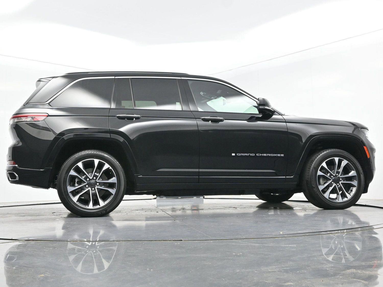 Used 2022 Jeep Grand Cherokee Overland AWD/4WD image 56
