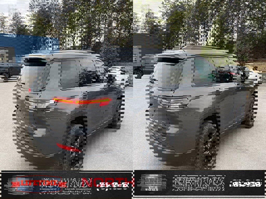 Used 2024 Jeep Grand Cherokee L Limited w/ Luxury Tech Group II image 3