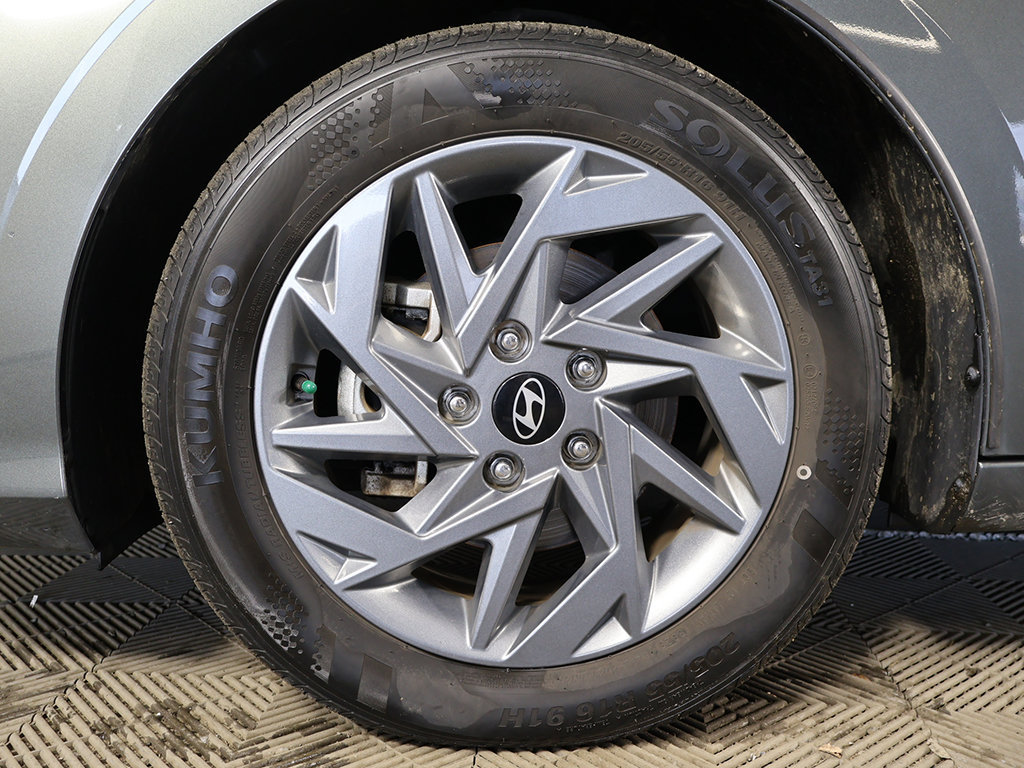 Certified 2024 Hyundai Elantra SEL FWD image 17