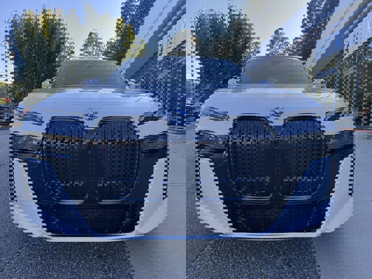 Used 2025 BMW i7 eDrive50 w/ M Sport Package image 3