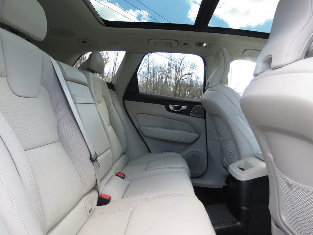 Used 2021 Volvo XC60 T8 Inscription w/ Advanced Package AWD/4WD image 16