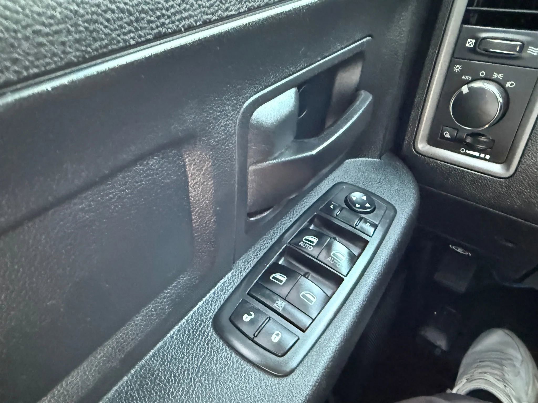 Used 2013 RAM 2500 Tradesman w/ Chrome Appearance Group image 24