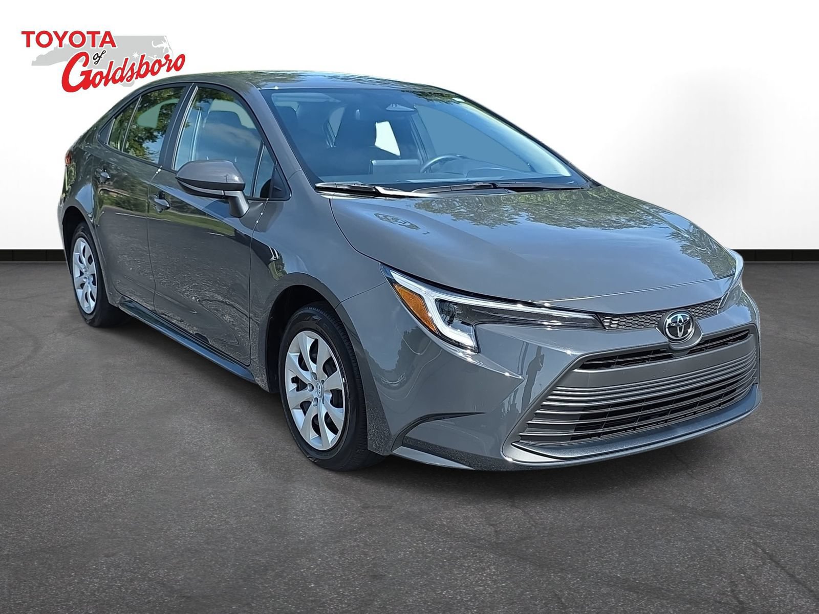 Used 2026 Toyota Corolla LE FWD image 3