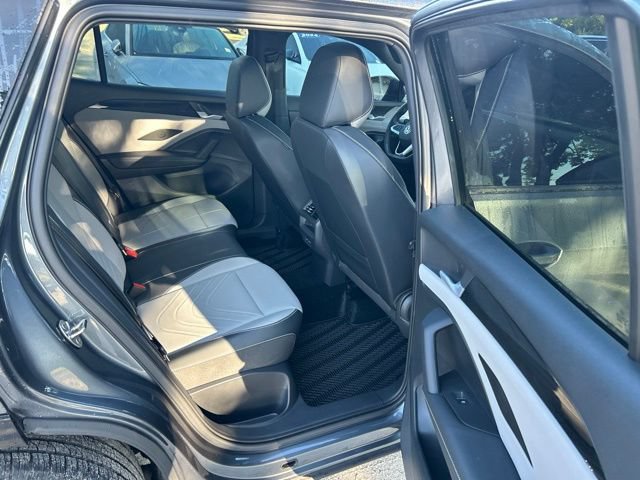 Used 2026 Volkswagen Tiguan SE R-Line FWD image 8