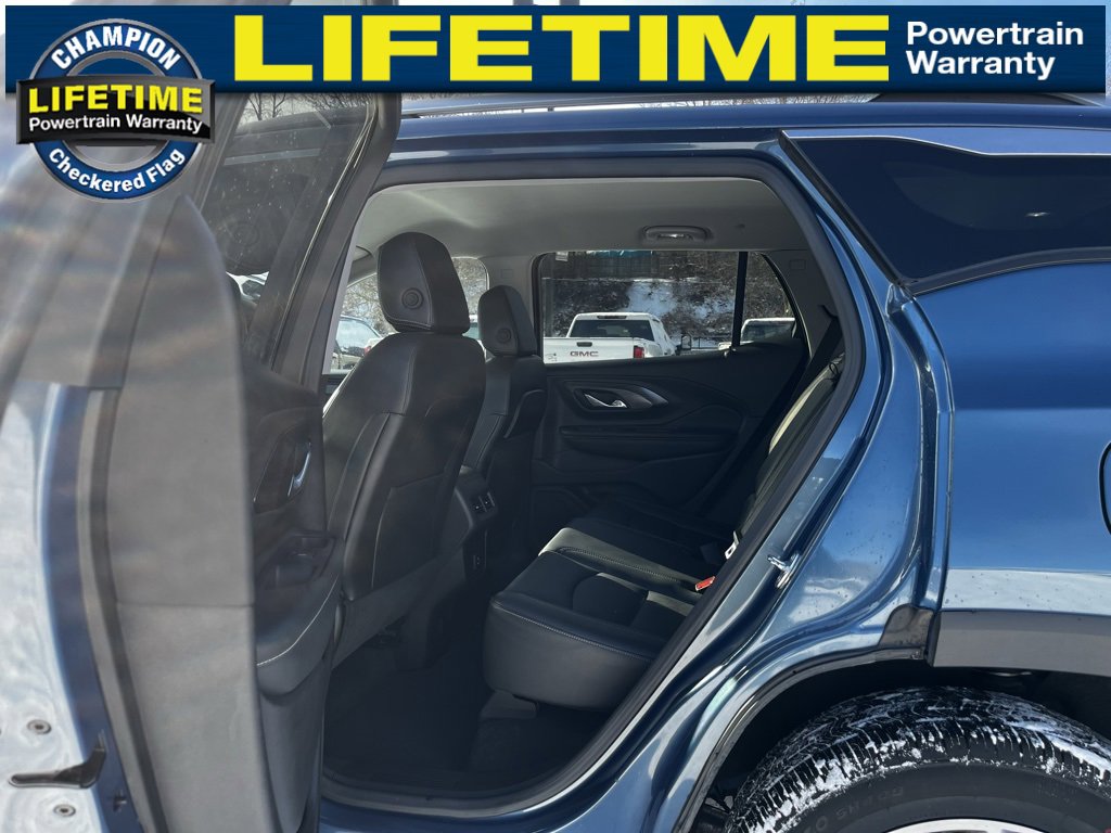Used 2024 GMC Terrain SLT image 28