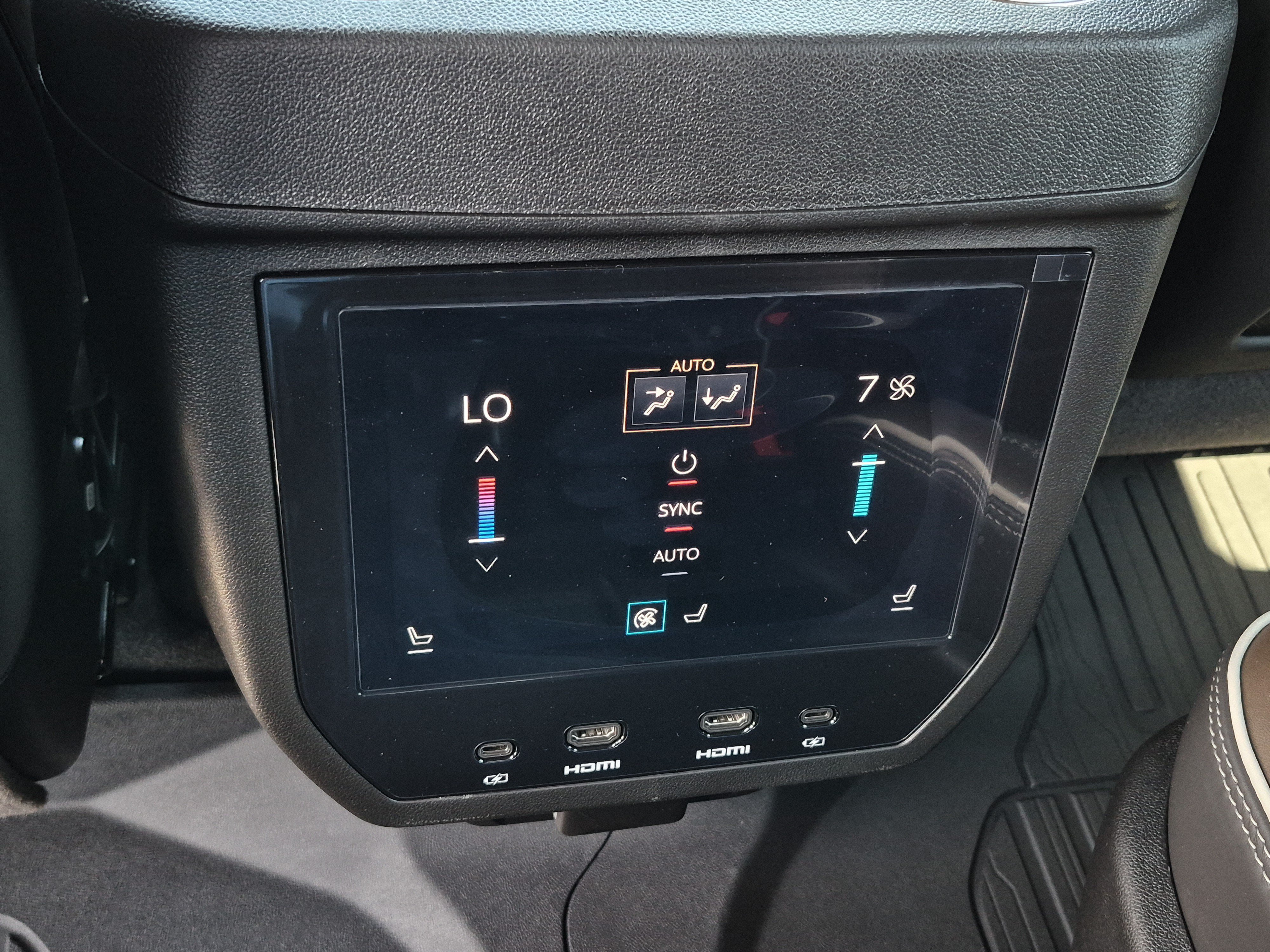 New 2026 GMC Yukon Denali Ultimate AWD/4WD image 9