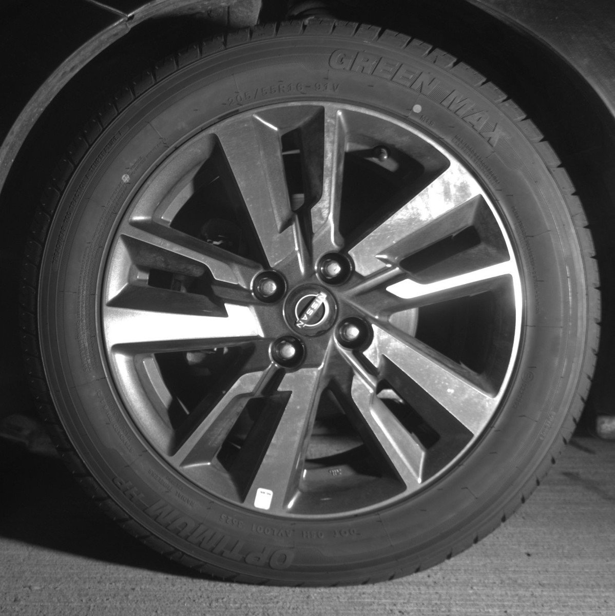 Used 2025 Nissan Versa SV image 12